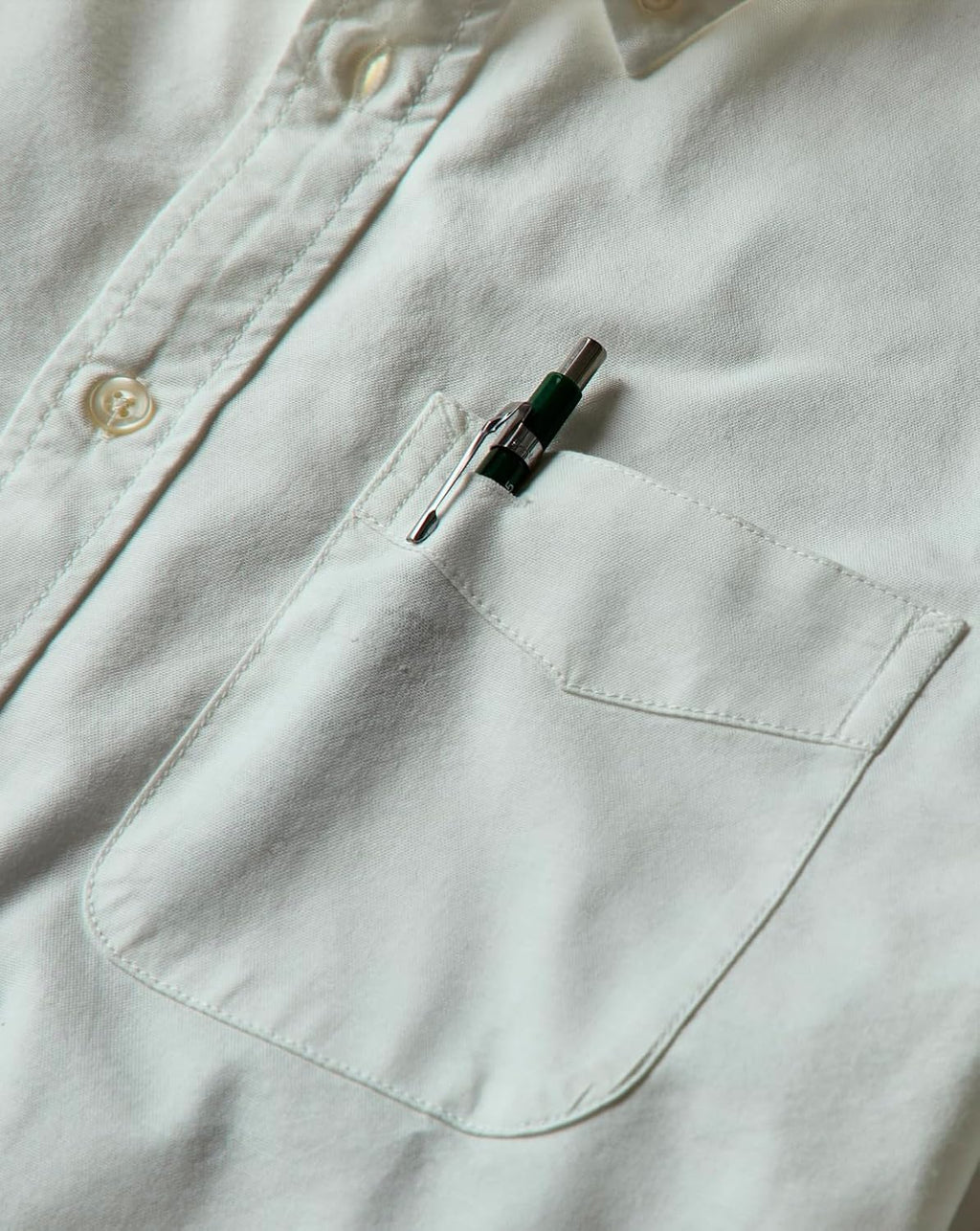 Huckberry Flint and Tinder Men's Classic Oxford Draftsmen Button Down Shirt- Stretch Fabric- Button Down Shirts for Men